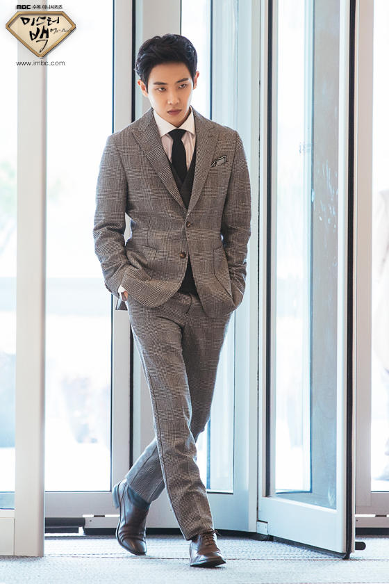 《Mr.Back》海报第30张图片