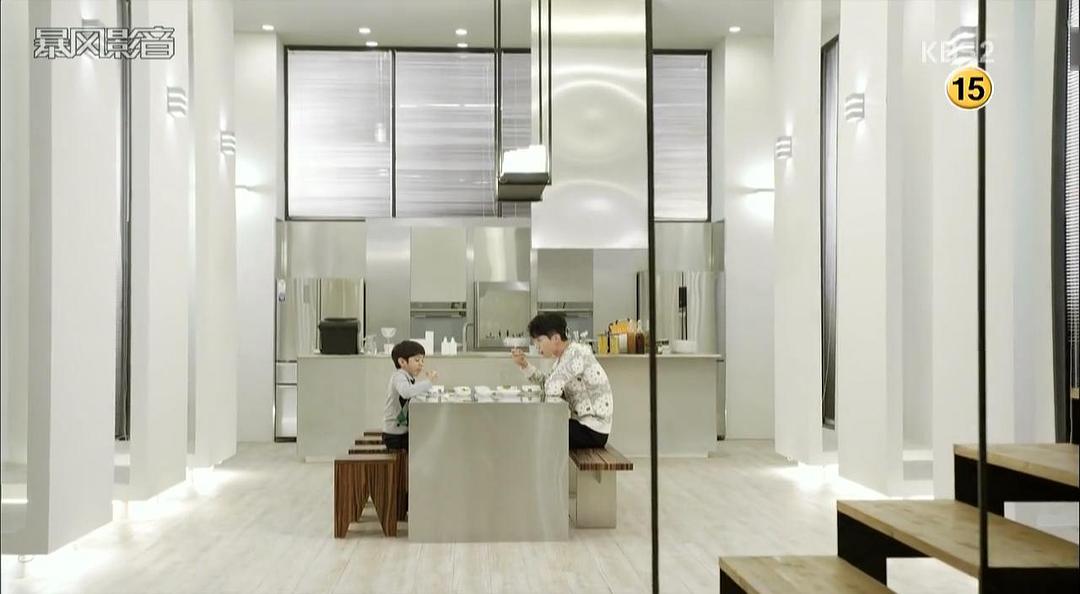 《钢铁人》剧照第14张图片