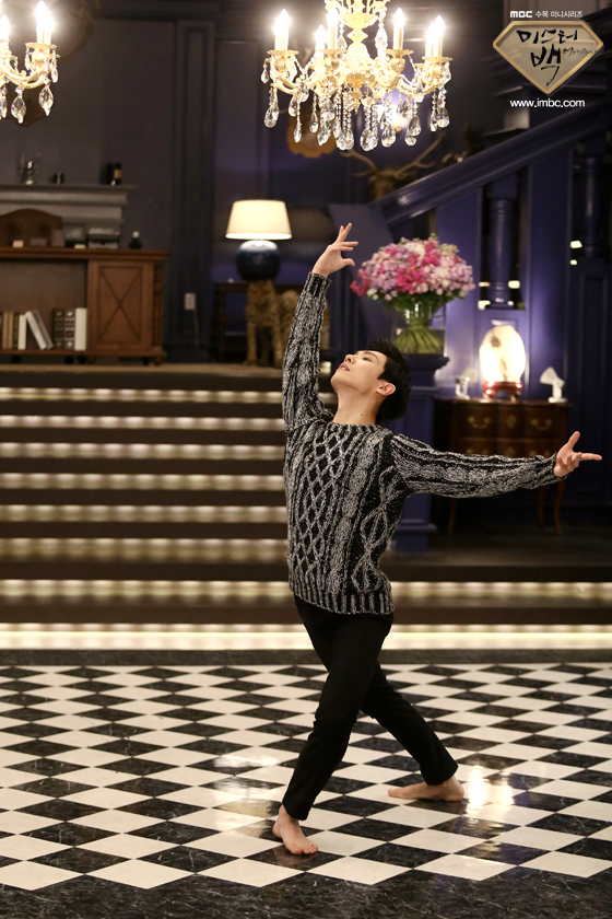 《Mr.Back》海报第23张图片