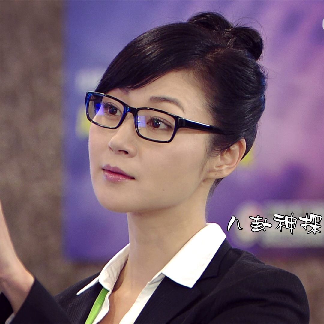 《八卦神探》海报