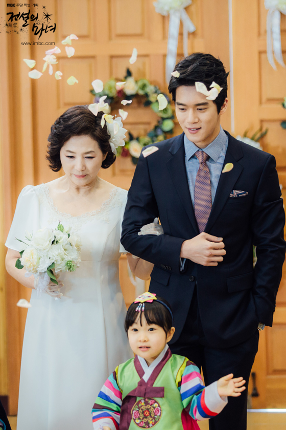 《传说的魔女》海报