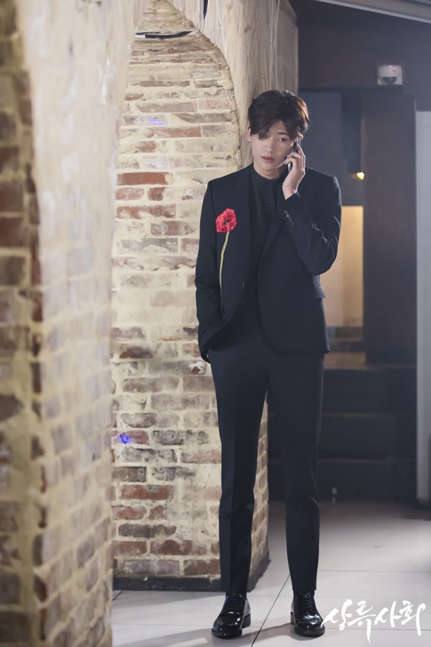 《上流社会》海报第19张图片