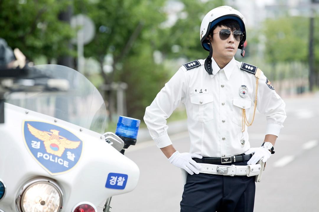 《警察夫人》剧照