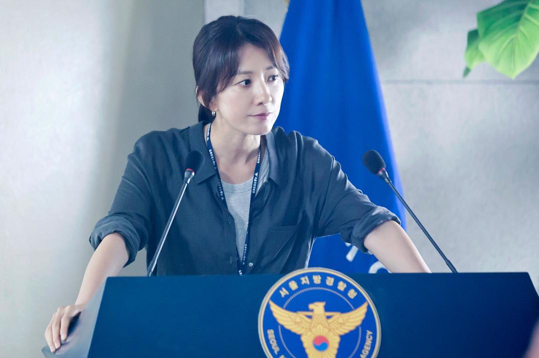 《警察夫人》剧照