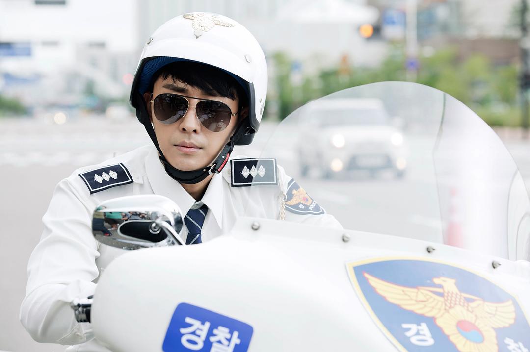 《警察夫人》剧照