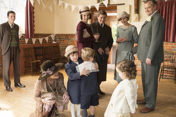 《唐顿庄园第六季》剧照