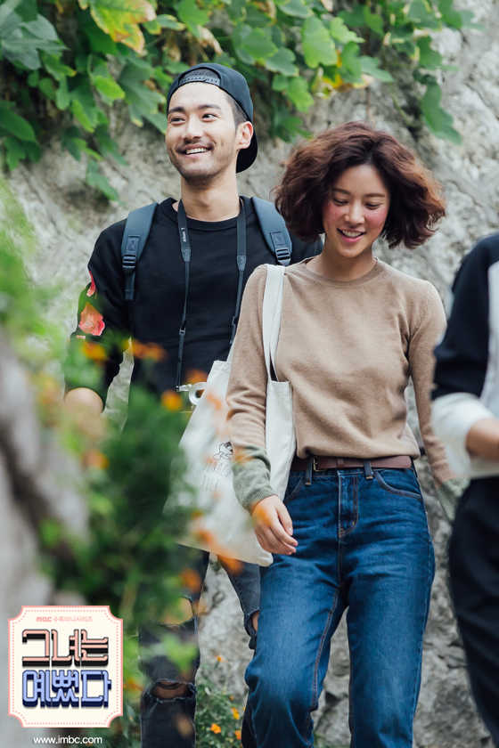 《她很漂亮》剧照第34张图片