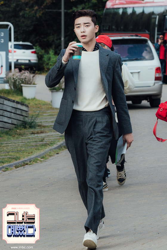 《她很漂亮》剧照第31张图片