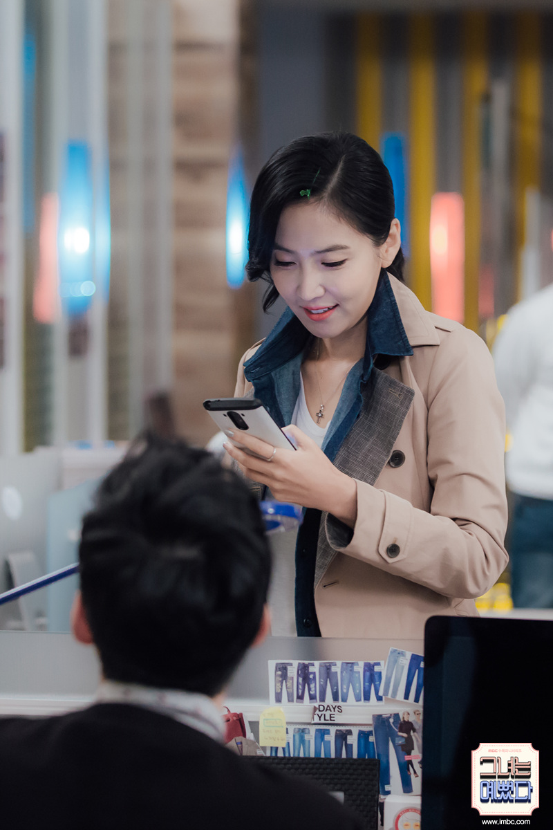 《她很漂亮》剧照第60张图片