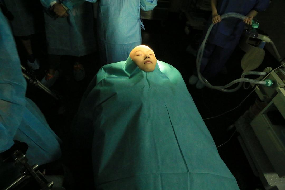 《天才在左疯子在右》剧照第15张图片