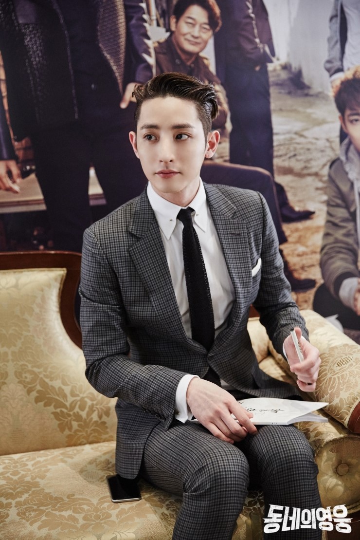 《邻家英雄》剧照第35张图片