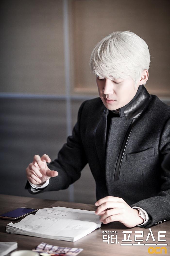 《弗罗斯特医生》海报第34张图片