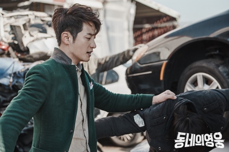 《邻家英雄》剧照第21张图片