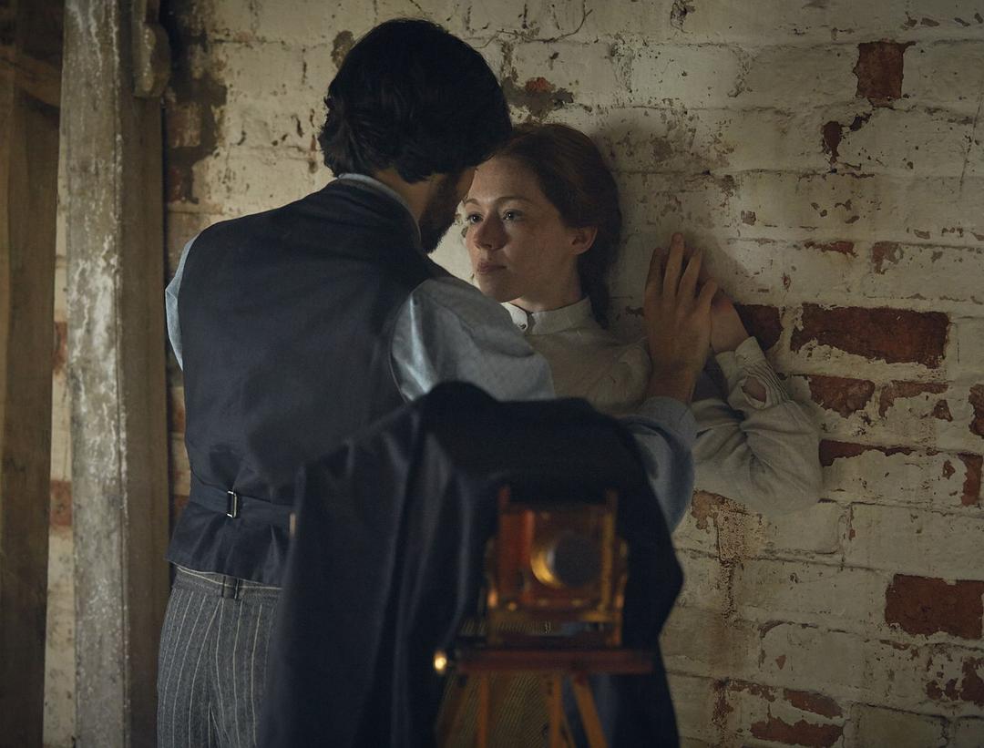 《生者与死者》剧照第57张图片