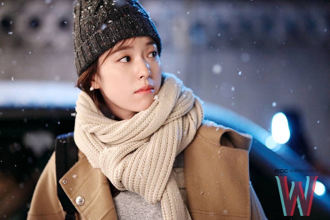 《W-两个世界》剧照