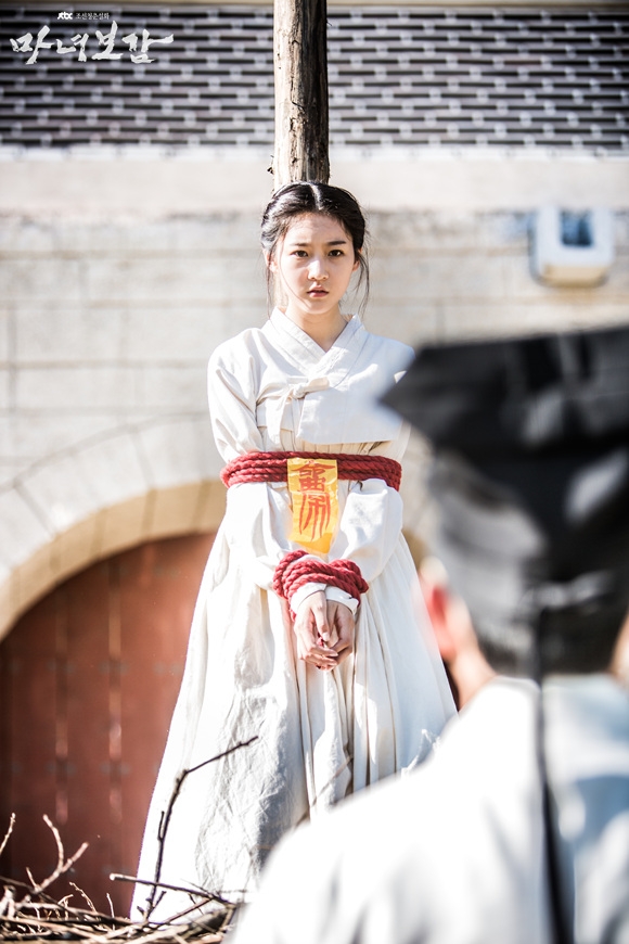 《魔女宝鉴》剧照第29张图片