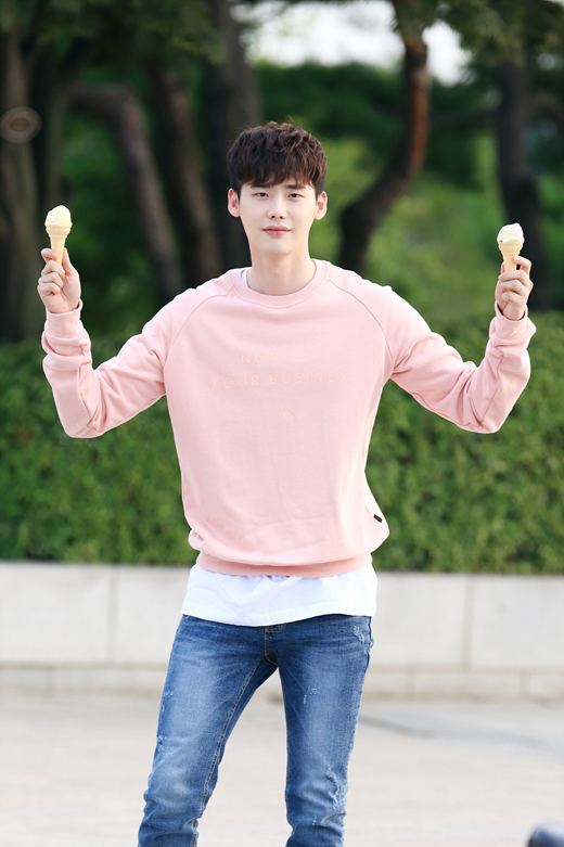 《W-两个世界》剧照第24张图片