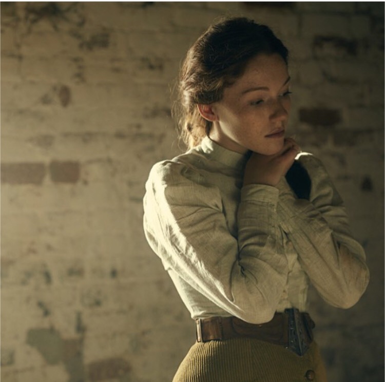 《生者与死者》剧照第22张图片