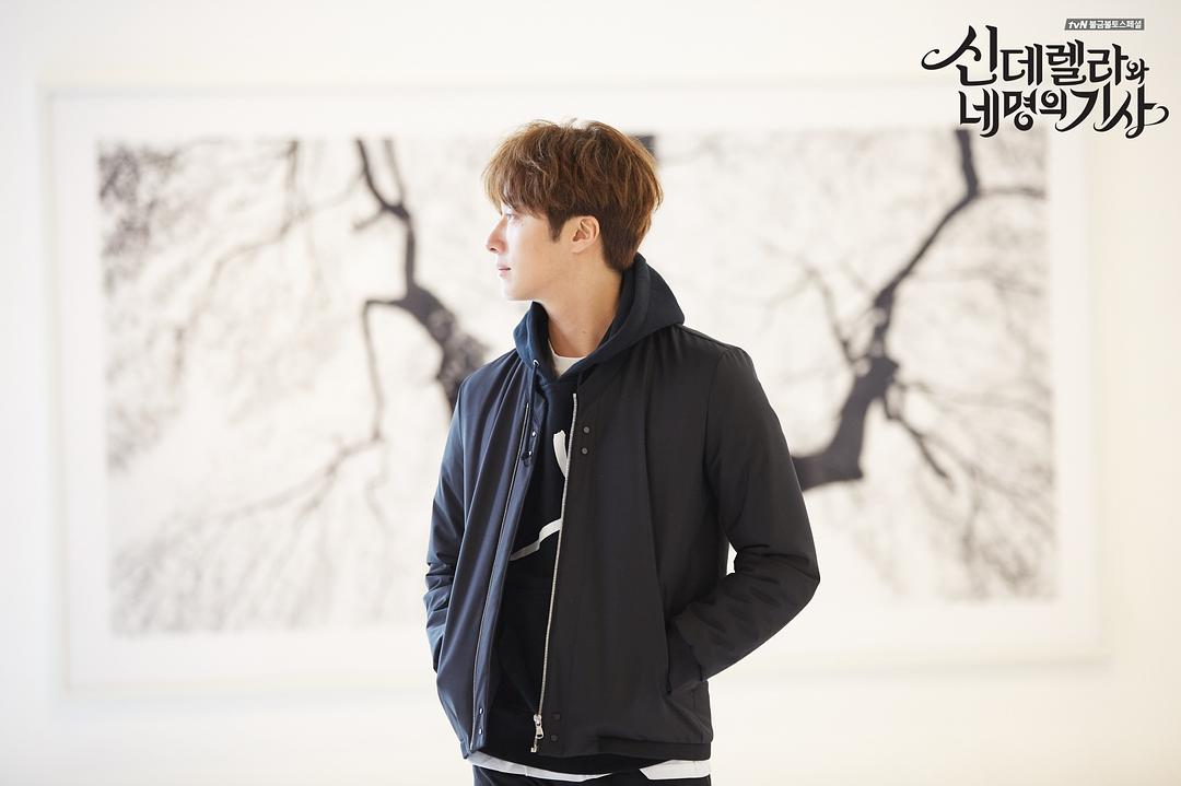 《灰姑娘与四骑士》海报第26张图片