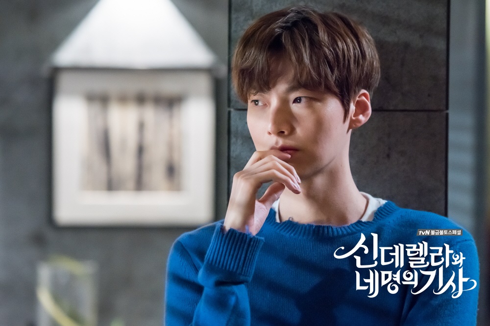 《灰姑娘与四骑士》海报第50张图片