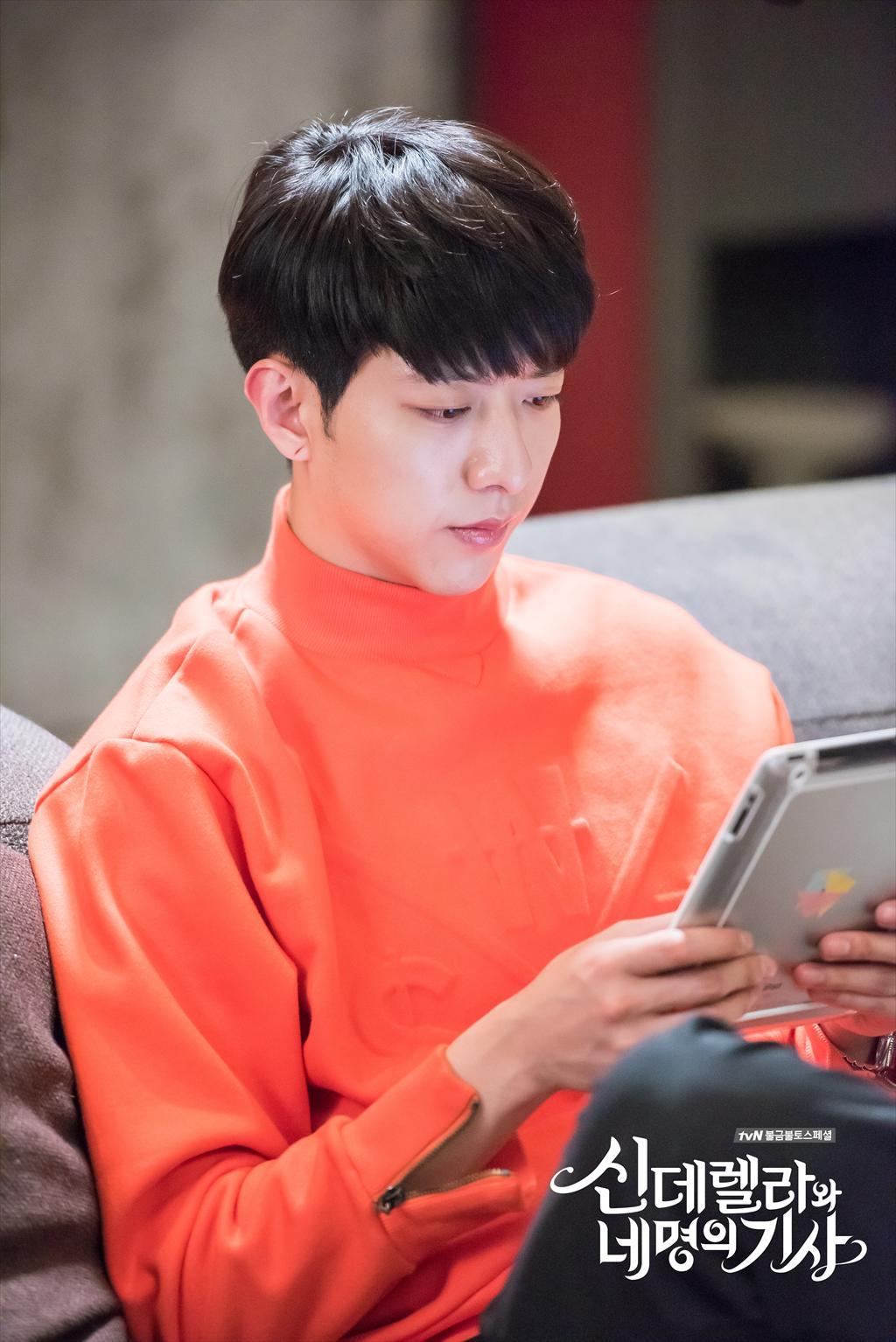 《灰姑娘与四骑士》海报第41张图片