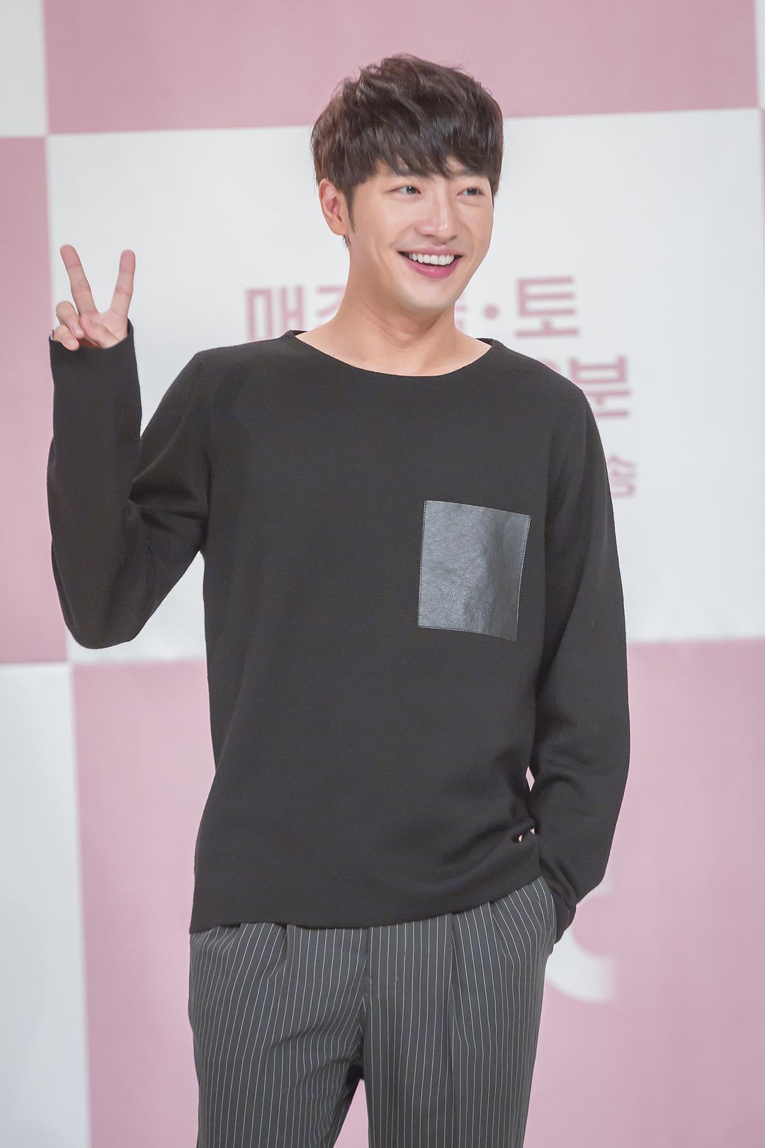 《这周，妻子要劈腿了》剧照第38张图片