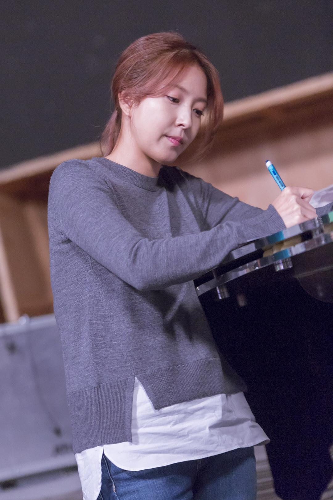 《这周，妻子要劈腿了》剧照第24张图片