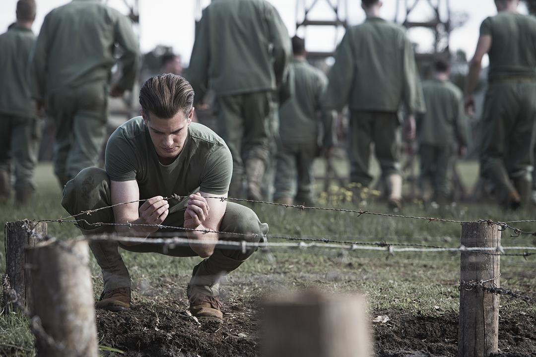 《血战钢锯岭》海报第47张图片