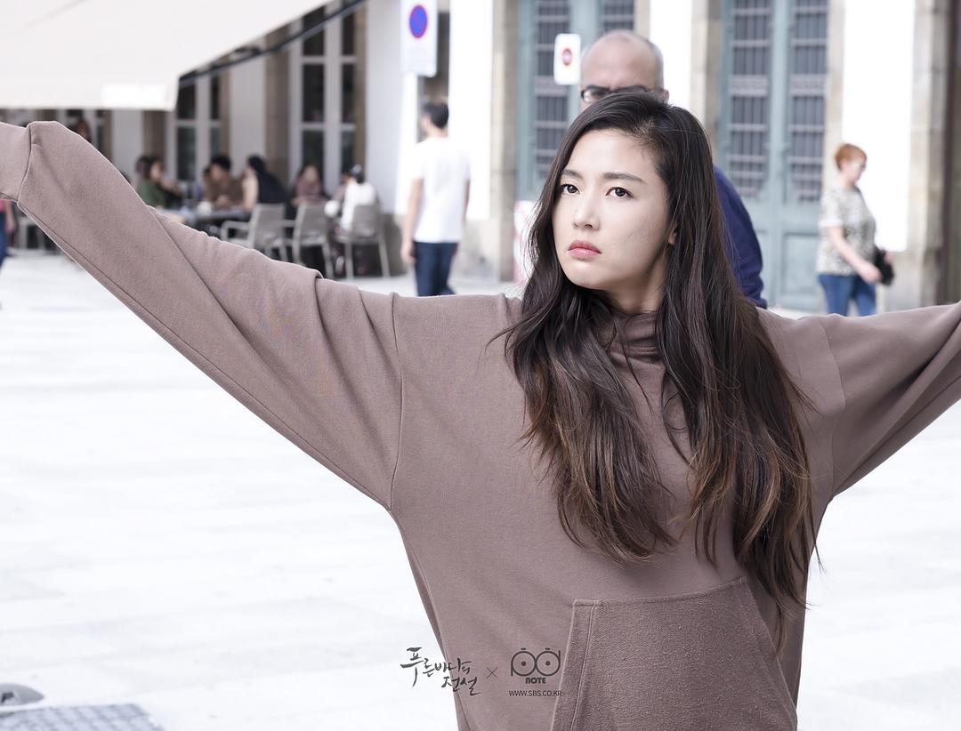 《蓝色大海的传说》剧照第36张图片