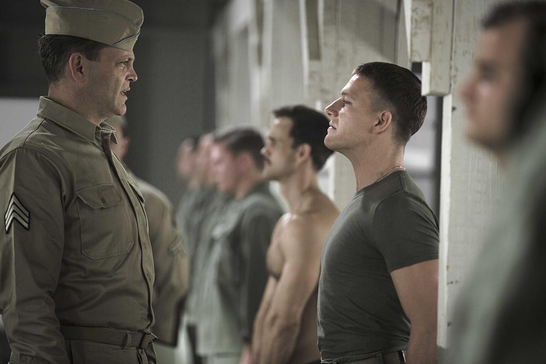 《血战钢锯岭》海报第39张图片