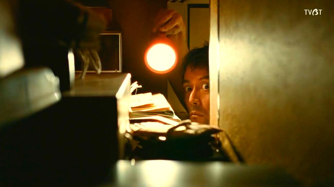 《比海更深》剧照第47张图片