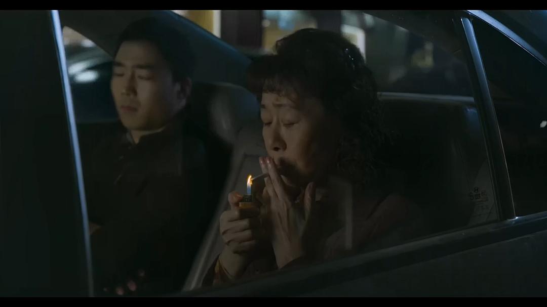 《酒神小姐》剧照第46张图片