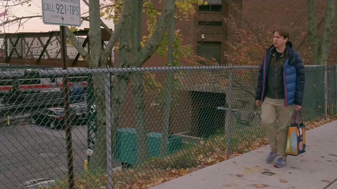 《崩溃人生第一季》海报第9张图片