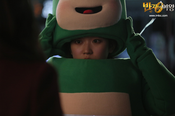 《三色幻想：戒指的女王》剧照第25张图片