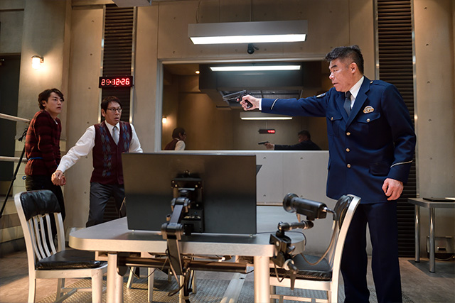 《紧急审讯室2》剧照