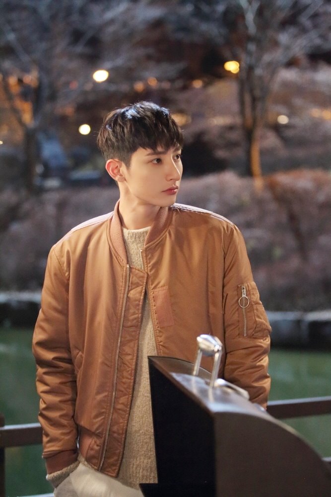 《住在我家的男人》海报第23张图片