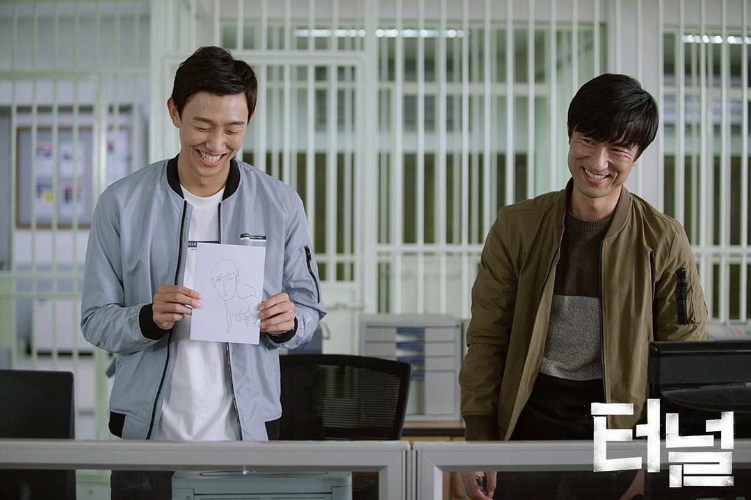 《隧道》剧照第17张图片