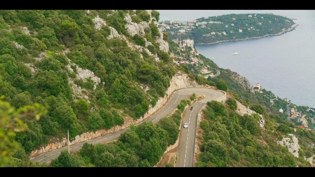 《蔚蓝海岸》海报第8张图片