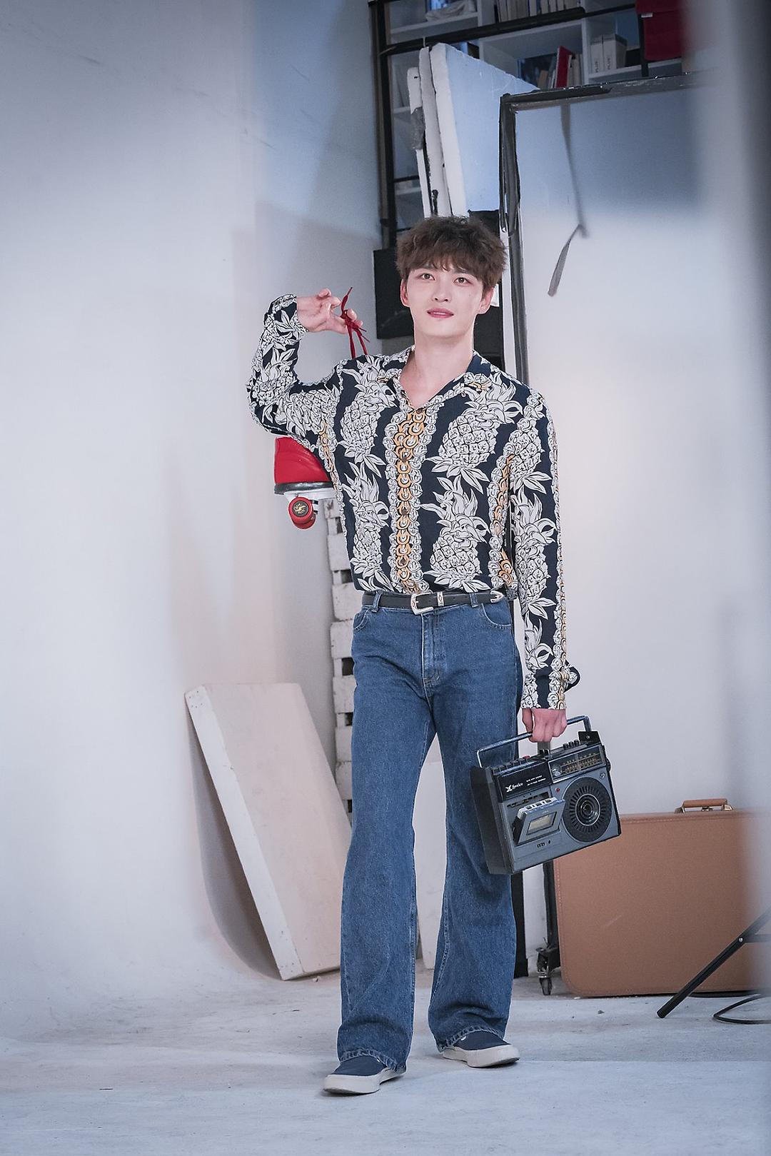 《人孔：奉必梦游仙境》剧照第29张图片