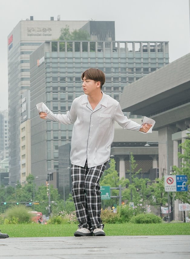 《人孔：奉必梦游仙境》剧照第16张图片