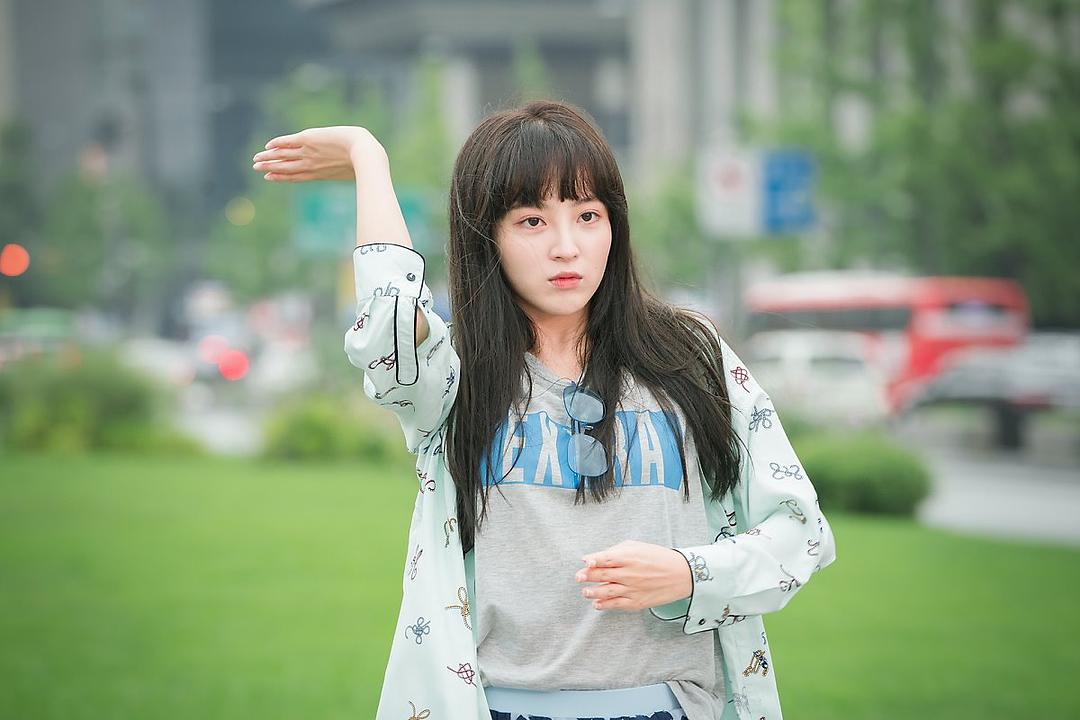 《人孔：奉必梦游仙境》剧照