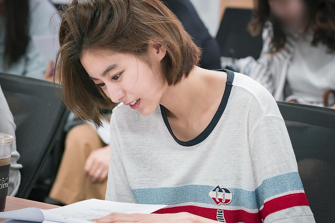 《人孔：奉必梦游仙境》剧照第45张图片