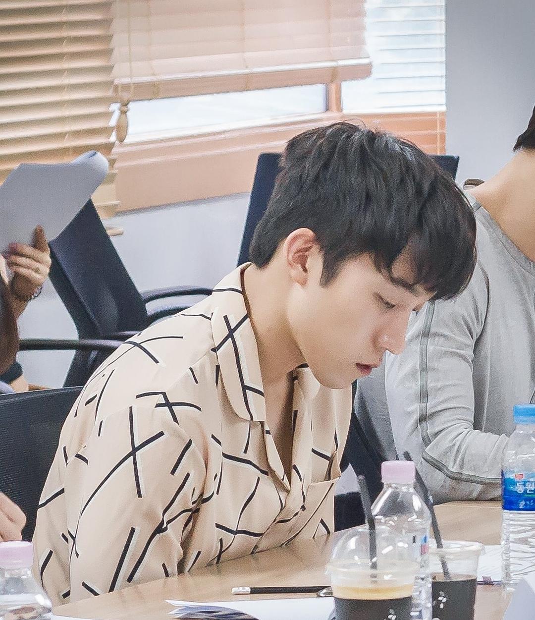 《人孔：奉必梦游仙境》剧照第49张图片