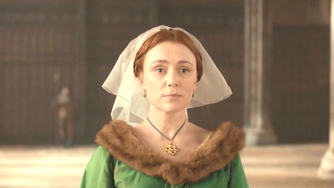 凯莉·霍威饰Queen...