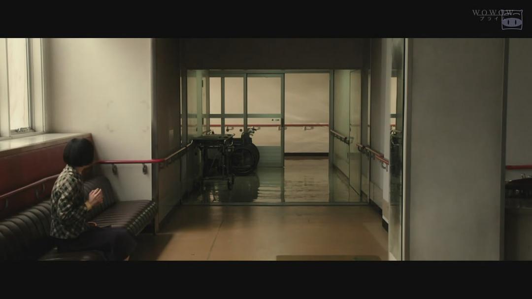 《预兆散步的侵略者》剧照