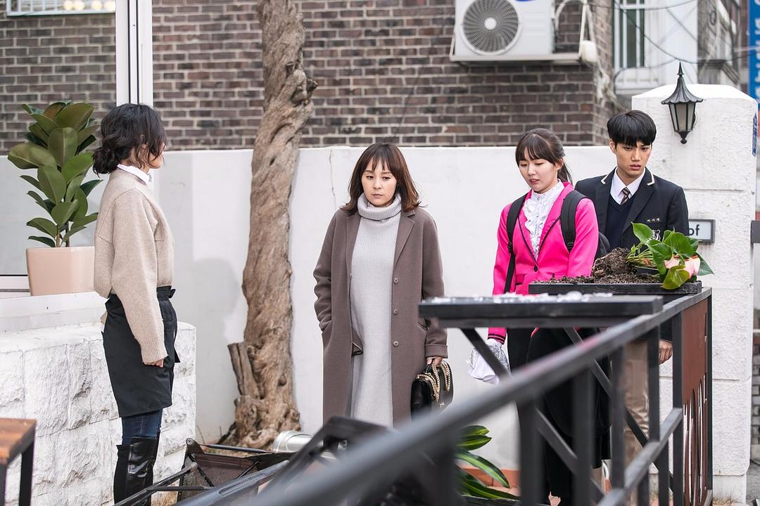 《临终学校》剧照第23张图片