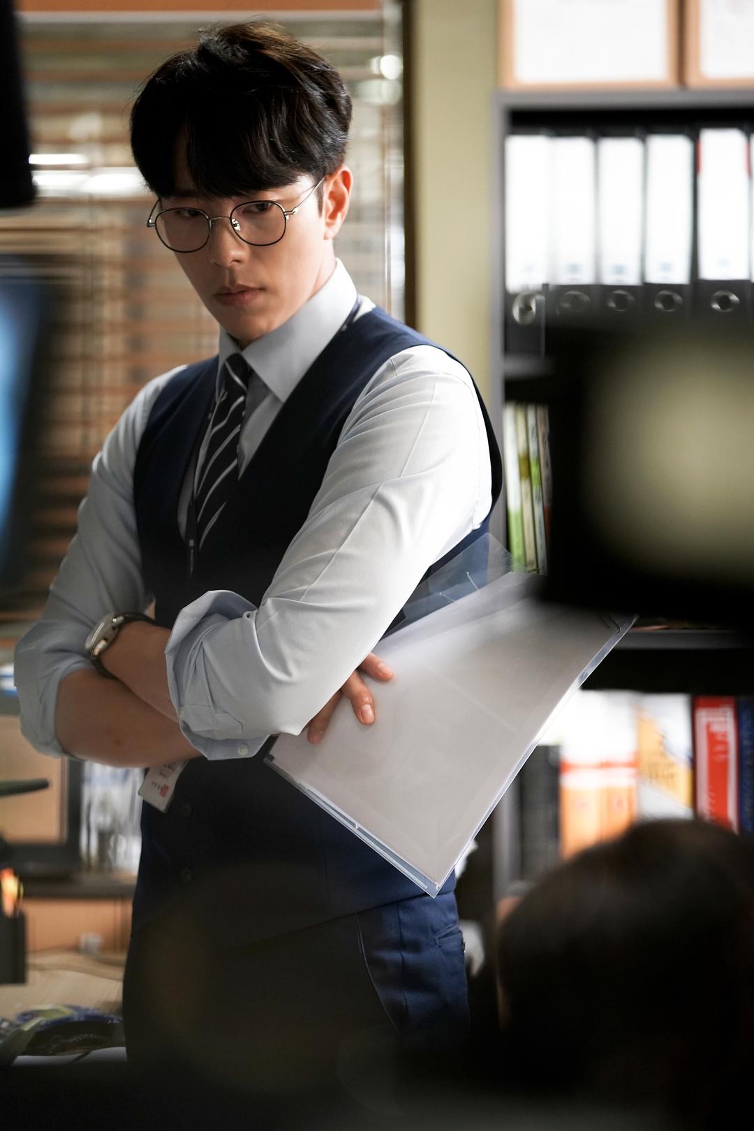 《魔女的法庭》剧照第38张图片