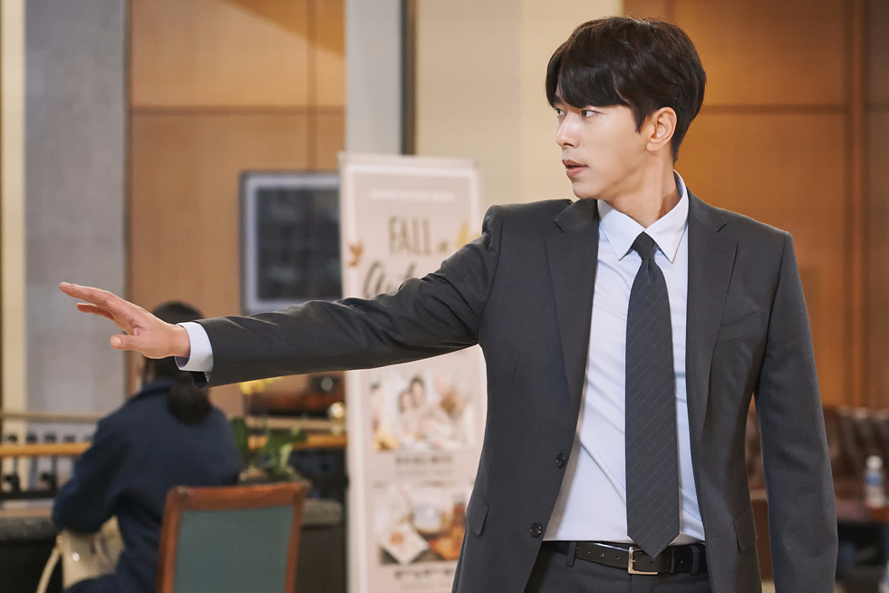 《魔女的法庭》剧照第43张图片