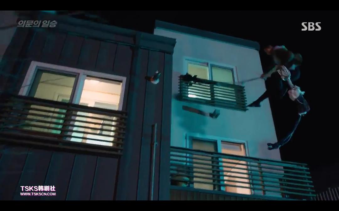 6女警的身手不是一般...