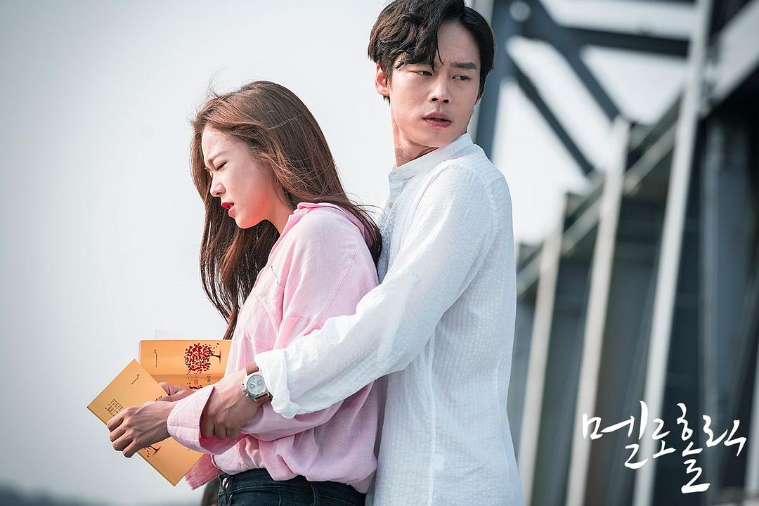 《沉迷爱情》海报第46张图片